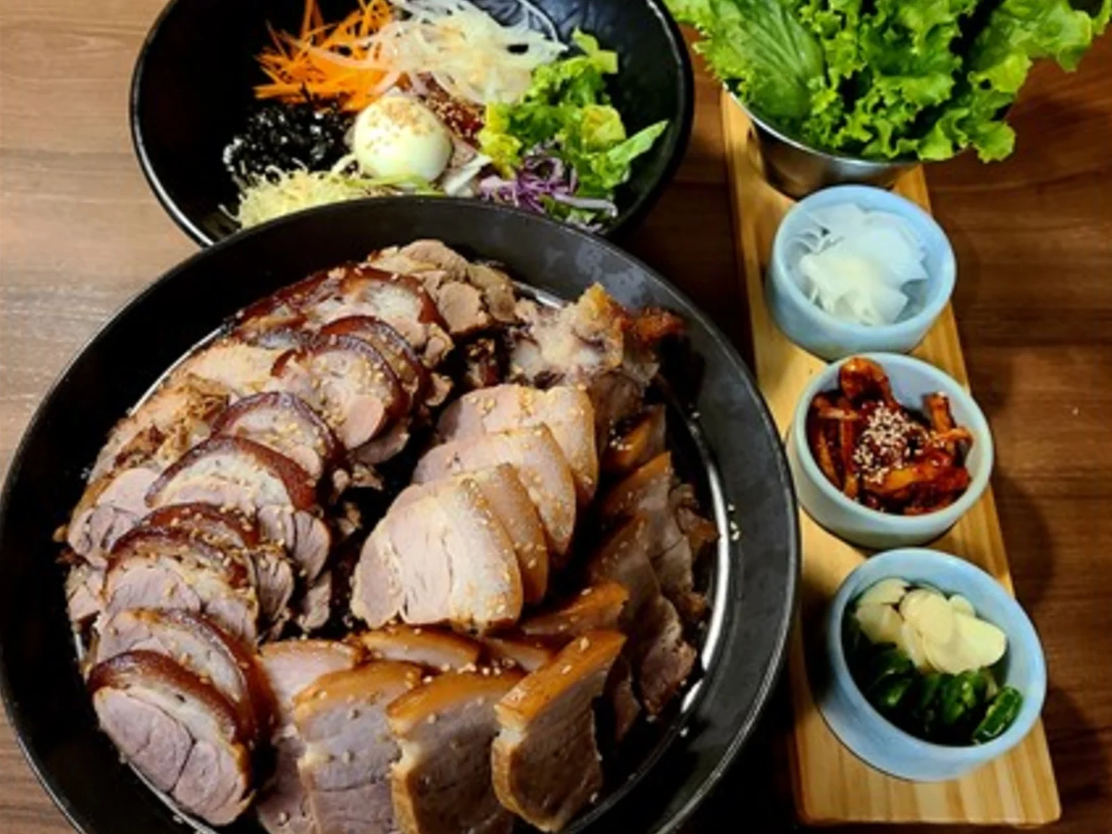 Pork hock & Bossam half combo (족발&보쌈 반반)