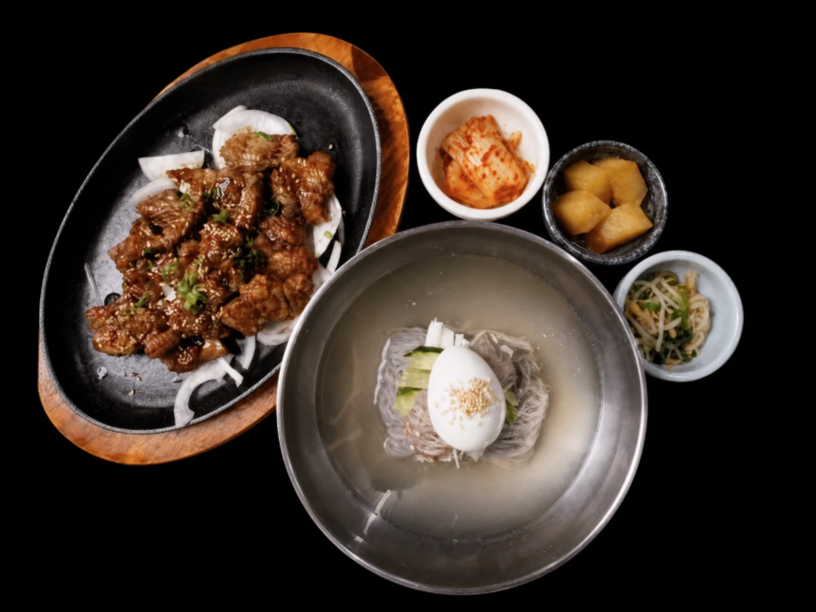 Cold Noodles With Cooked Pork Collar 냉면콤보